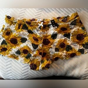 Lacy cheeky panties sunflower pattern